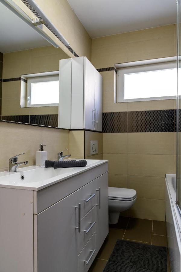 Nemeth Apartman เคสเท ภายนอก รูปภาพ